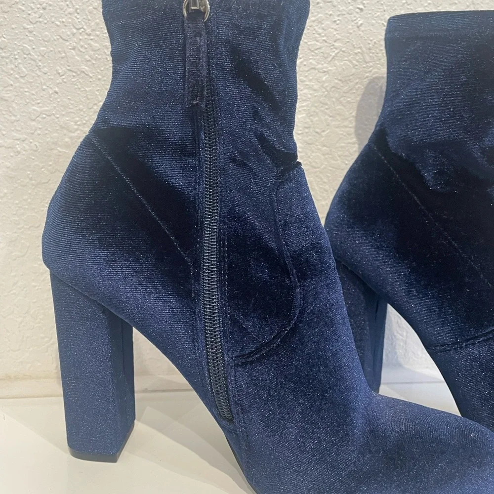 Steve Madden Blue Velvet booties - Picture 4 of 7